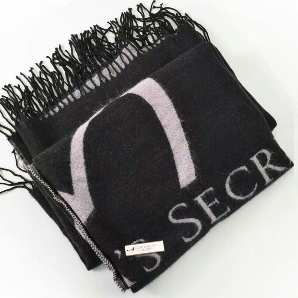 Valentine's Gift! New Victoria Secret Blanket Wrap Throw VS Pink Heart - Picture 4 of 7